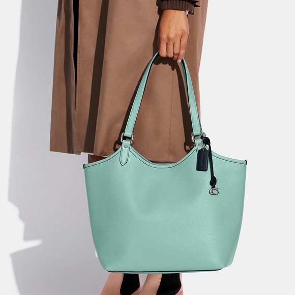 C6337 - Coach Day Tote - Picture 13 of 14